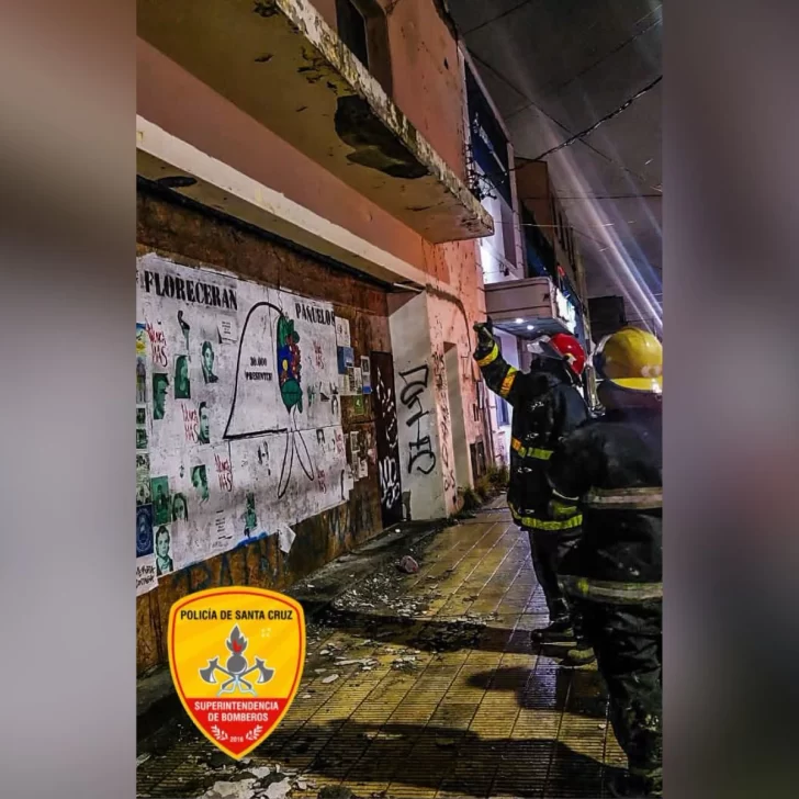 Caída de mampostería en un comercio de Río Gallegos activó un operativo preventivo Caída de mampostería en un comercio de Río Gallegos activó un operativo preventivo