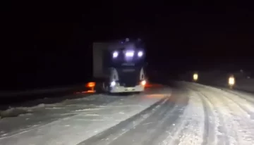 Tres camiones despistaron por la nieve y la escarcha en Ruta Nacional 3 Tres camiones despistaron por la nieve y la escarcha en Ruta Nacional 3