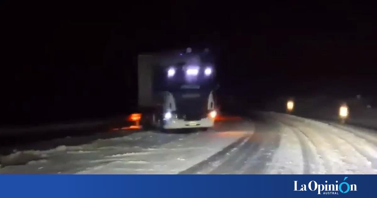 Tres camiones despistaron por la nieve y la escarcha en Ruta Nacional 3