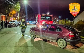 Accidente múltiple en Río Turbio: tres autos colisionaron sobre la Avenida de los Mineros Accidente múltiple en Río Turbio: tres autos colisionaron sobre la Avenida de los Mineros