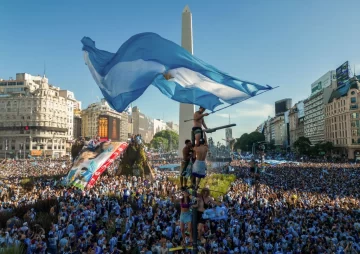 Milei anunció un feriado nacional para acompañar los festejos por la Selección argentina Milei anunció un feriado nacional para acompañar los festejos por la Selección argentina