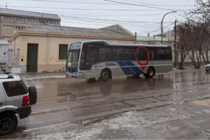 Demoras en los colectivos de Río Gallegos por la escarcha y el mal estado de las calles Demoras en los colectivos de Río Gallegos por la escarcha y el mal estado de las calles