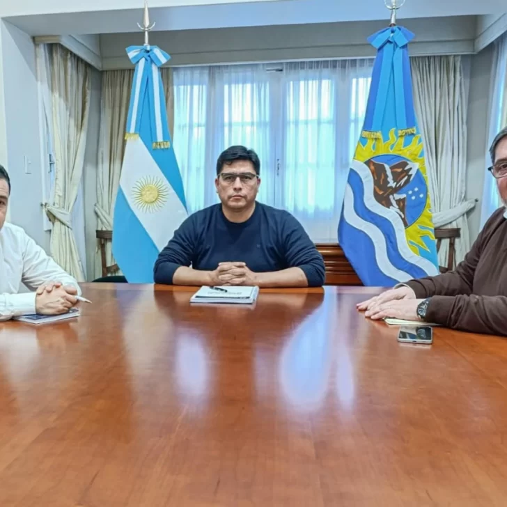 Claudio Vidal se reunió con Gabriel Contreras para avanzar en el pago del aumento salarial al Poder Judicial Claudio Vidal se reunió con Gabriel Contreras para avanzar en el pago del aumento salarial al Poder Judicial