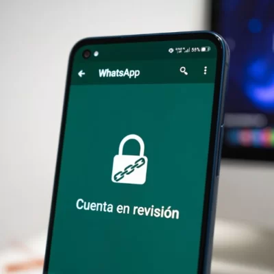 Ola de bloqueos en WhatsApp: miles de usuarios ven su cuenta “en revisión” y no pueden acceder al servicio