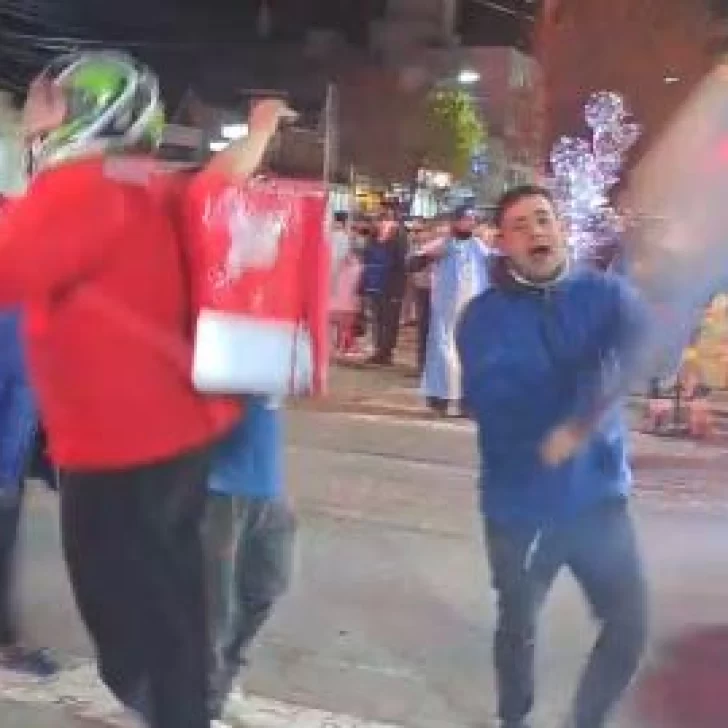 Un repartidor se sumó a los festejos en Río Gallegos y desató hilarantes comentarios en redes Un repartidor se sumó a los festejos en Río Gallegos y desató hilarantes comentarios en redes