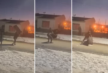 Video. No soportó la derrota de Argentina y destrozó su Smart TV en plena calle Video. No soportó la derrota de Argentina y destrozó su Smart TV en plena calle