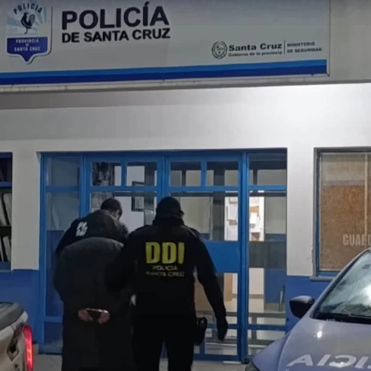 Múltiples allanamientos en Caleta Olivia: secuestraron armas de fuego, motovehículos y estupefacientes Múltiples allanamientos en Caleta Olivia: secuestraron armas de fuego, motovehículos y estupefacientes