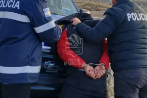 Intentó robar una moto de la casa de un policía, lo descubrieron y terminó detenido 