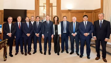 Elecciones 2027: la Casa Rosada analiza con gobernadores una reforma electoral para reincorporar las colectoras en lugar de las PASO Elecciones 2027: la Casa Rosada analiza con gobernadores una reforma electoral para reincorporar las colectoras en lugar de las PASO