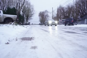 Así están las calles de Río Gallegos: la escarcha y el deshielo complican la circulación este viernes Así están las calles de Río Gallegos: la escarcha y el deshielo complican la circulación este viernes