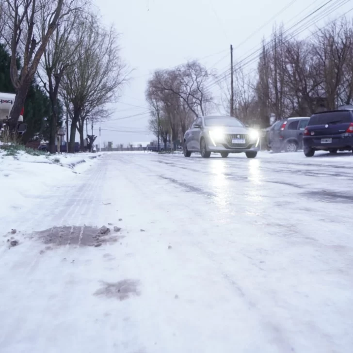 Así están las calles de Río Gallegos: la escarcha y el deshielo complican la circulación este viernes Así están las calles de Río Gallegos: la escarcha y el deshielo complican la circulación este viernes