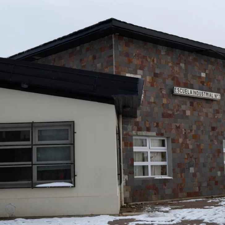 Comenzó la renovación integral del sistema de calefacción en la Escuela N° 7 de Las Heras Comenzó la renovación integral del sistema de calefacción en la Escuela N° 7 de Las Heras
