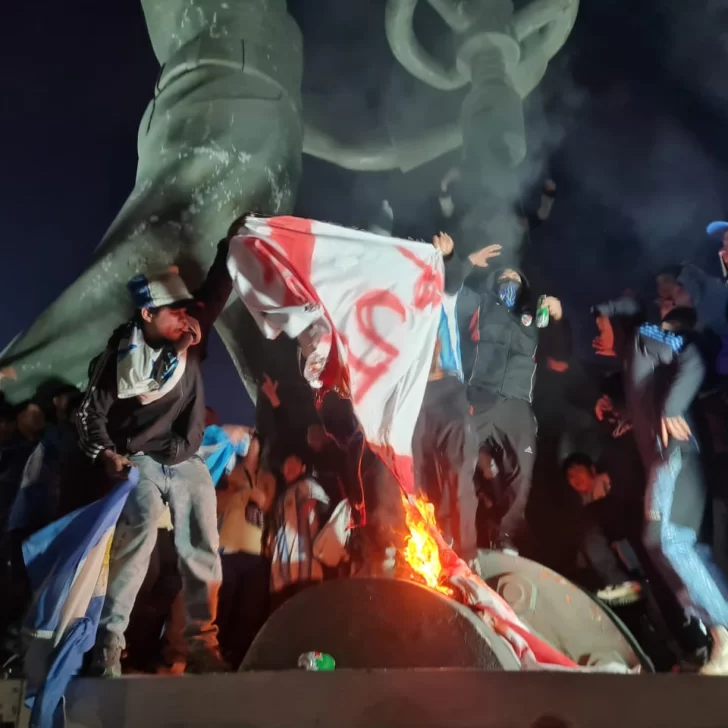 “Que en paz descanse Inglaterra”: la particular celebración de caletenses tras el triunfo argentino “Que en paz descanse Inglaterra”: la particular celebración de caletenses tras el triunfo argentino