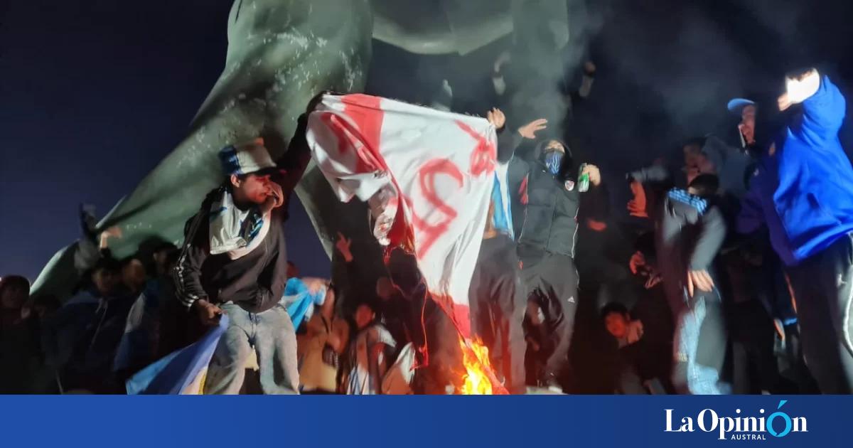 Que en paz descanse Inglaterra: la particular celebración de caletenses tras el triunfo argentino