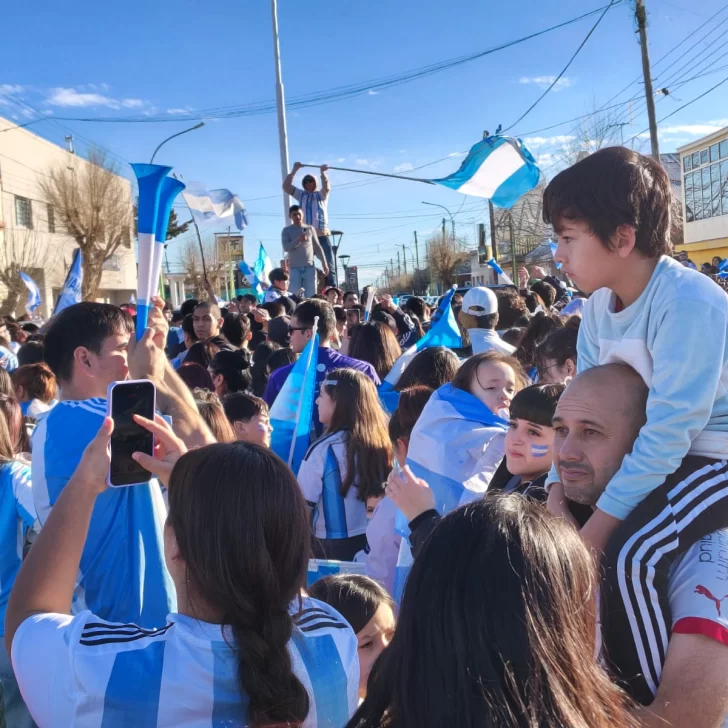 Las Heras estalló de alegría tras el agónico triunfo de Argentina y el pase a cuartos del Mundial Las Heras estalló de alegría tras el agónico triunfo de Argentina y el pase a cuartos del Mundial