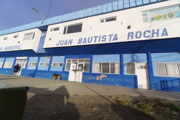 Buscan reconstruir la historia del gimnasio Juan Bautista Rocha, un emblema de Río Gallegos Buscan reconstruir la historia del gimnasio Juan Bautista Rocha, un emblema de Río Gallegos