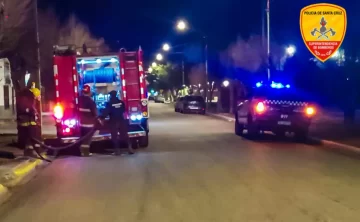Las Heras: incendio de residuos dentro de una habitación movilizó a los bomberos Las Heras: incendio de residuos dentro de una habitación movilizó a los bomberos