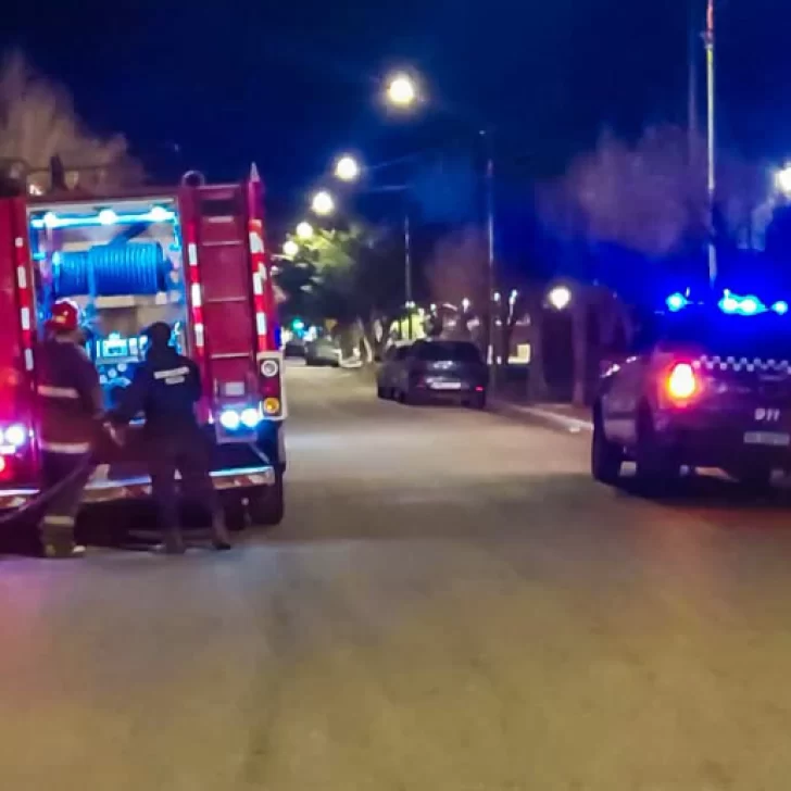 Las Heras: incendio de residuos dentro de una habitación movilizó a los bomberos Las Heras: incendio de residuos dentro de una habitación movilizó a los bomberos