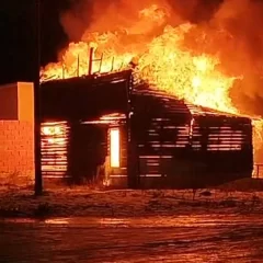 Piedra Buena se une por dos vecinos que lo perdieron todo en un voraz incendio: lanzaron una campaña solidaria