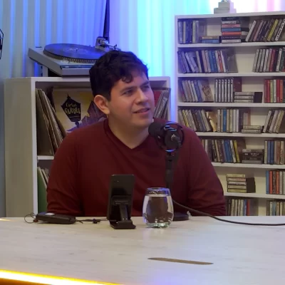 Un profesor de Río Gallegos cumplió el sueño de publicar su primer libro y revela cómo nació “El almacén de los milagros” Un profesor de Río Gallegos cumplió el sueño de publicar su primer libro y revela cómo nació “El almacén de los milagros”