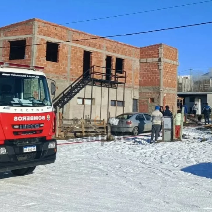 Dejó un celular cargando y se incendió una habitación de su casa: investigan una falla eléctrica como origen del fuego Dejó un celular cargando y se incendió una habitación de su casa: investigan una falla eléctrica como origen del fuego