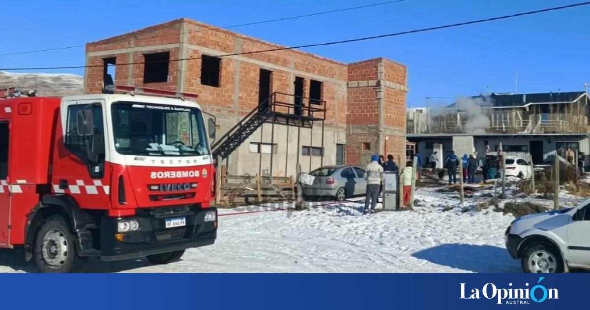 Dejó un celular cargando y se incendió una habitación de su casa: investigan una falla eléctrica como origen del fuego