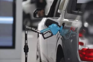 Golpe al bolsillo: Gobierno actualizó tarifas de electricidad y oficializó un aumento de impuestos en combustibles Golpe al bolsillo: Gobierno actualizó tarifas de electricidad y oficializó un aumento de impuestos en combustibles