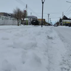 Las Heras bajo la nieve: llega el deshielo tras semanas de frío extremo, pero preocupa la gran acumulación de nieve