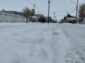 Las Heras bajo la nieve: llega el deshielo tras semanas de frío extremo, pero preocupa la gran acumulación de nieve Las Heras bajo la nieve: llega el deshielo tras semanas de frío extremo, pero preocupa la gran acumulación de nieve