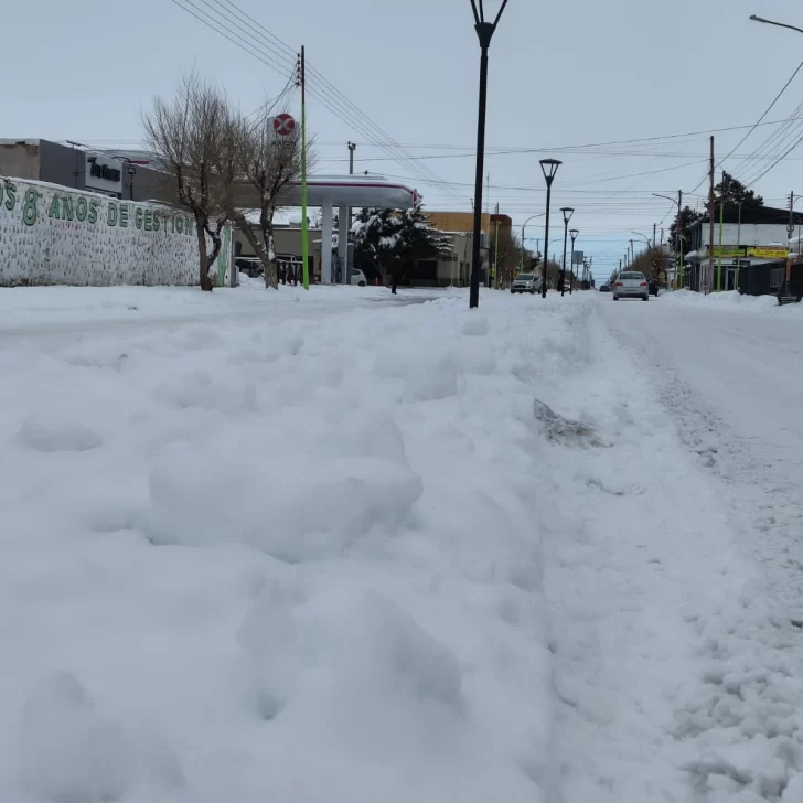 Las Heras bajo la nieve: llega el deshielo tras semanas de frío extremo, pero preocupa la gran acumulación de nieve Las Heras bajo la nieve: llega el deshielo tras semanas de frío extremo, pero preocupa la gran acumulación de nieve