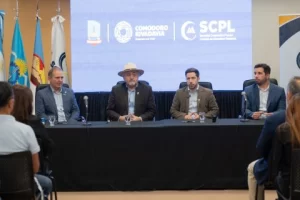 El intendente de Comodoro Rivadavia logró un acuerdo con la Cooperativa de energía eléctrica para reducir el aumento de la tarifa El intendente de Comodoro Rivadavia logró un acuerdo con la Cooperativa de energía eléctrica para reducir el aumento de la tarifa