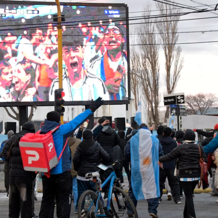 Río Gallegos se prepara para vivir la gran final: La Opinión Austral transmitirá el partido decisivo del Mundial en pantalla gigante Río Gallegos se prepara para vivir la gran final: La Opinión Austral transmitirá el partido decisivo del Mundial en pantalla gigante