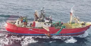 Rescate en el Mar Argentino: sacaron en helicóptero a un marinero que sufrió una descompensación Rescate en el Mar Argentino: sacaron en helicóptero a un marinero que sufrió una descompensación