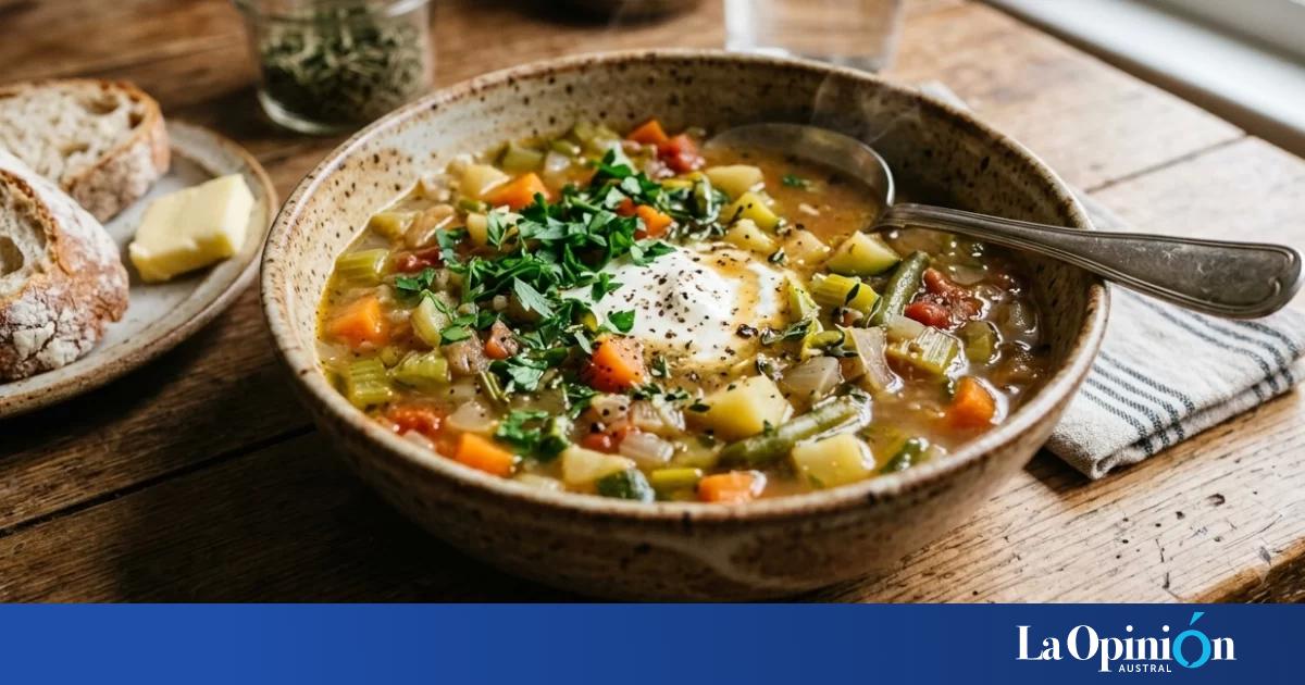 Sopa de verduras completa y variada, la mejor receta para combatir el frío polar