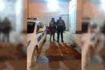 Comodoro Rivadavia: intentó robar una rueda, fue descubierto por el dueño y terminó detenido Comodoro Rivadavia: intentó robar una rueda, fue descubierto por el dueño y terminó detenido