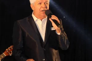 Murió Rubén Cuestas, cantante de folclore de Entre Ríos y autor de Juan del Gualeyán Murió Rubén Cuestas, cantante de folclore de Entre Ríos y autor de Juan del Gualeyán