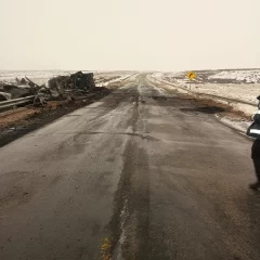 Habilitaron la circulación de vehículos en la Ruta 3 al sur de Santa Cruz tras el violento choque de camiones