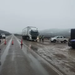 Restringieron la circulación en el tramo Las Heras y Perito Moreno de la ruta 43: siguen los trabajos con maquinaria de Vialidad