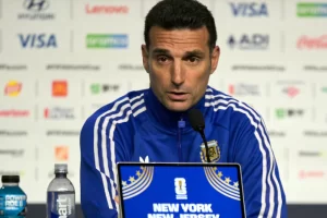 “Historia pura”: la coincidencia entre la tapa de La Opinión Austral y la frase de Scaloni sobre Messi “Historia pura”: la coincidencia entre la tapa de La Opinión Austral y la frase de Scaloni sobre Messi