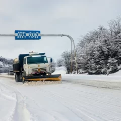 Vialidad Provincial intensificó tareas de despeje y prevención de hielo en la Cuenca Carbonífera