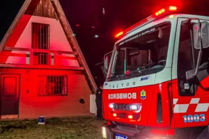 Cocinaba de madrugada, se quedó dormido y se le incendió la cocina