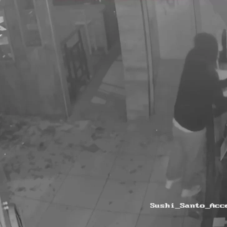 Rompieron una ventana, entraron a robar y escaparon con dos botellas de fernet: indignación en un conocido comercio de Río Gallegos Rompieron una ventana, entraron a robar y escaparon con dos botellas de fernet: indignación en un conocido comercio de Río Gallegos