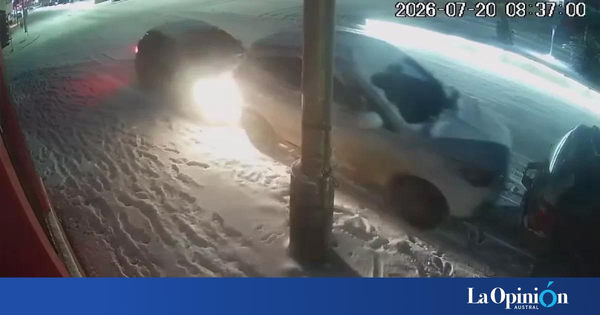 Chocó un auto estacionado en Río Gallegos, escapó sin detenerse y ahora lo buscan a través de las redes sociales