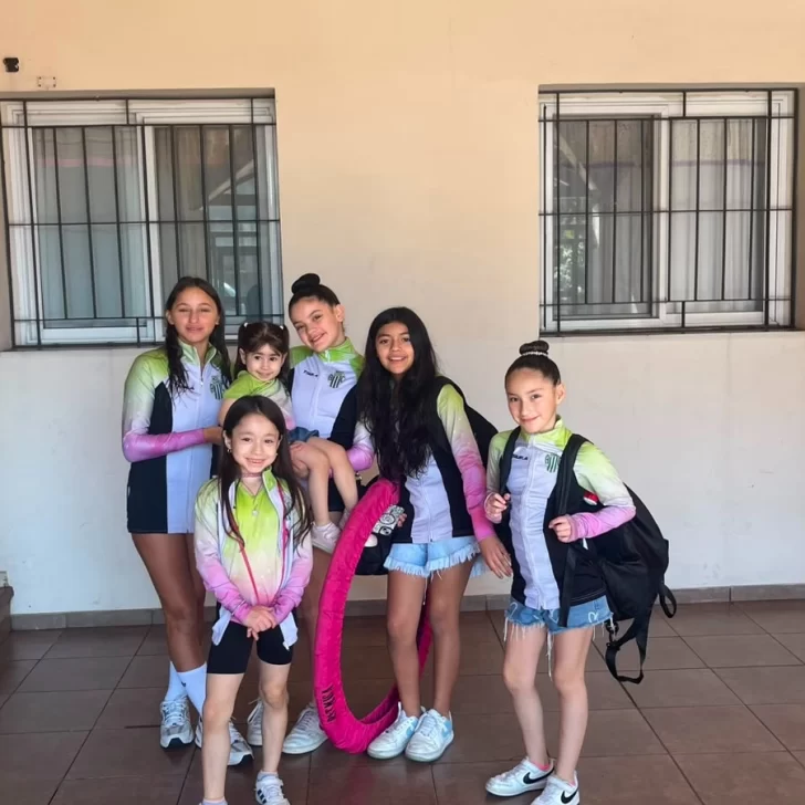 Cinco gimnastas del Boxing representan a Santa Cruz en el Nacional de Clubes de Gimnasia Rítmica Cinco gimnastas del Boxing representan a Santa Cruz en el Nacional de Clubes de Gimnasia Rítmica