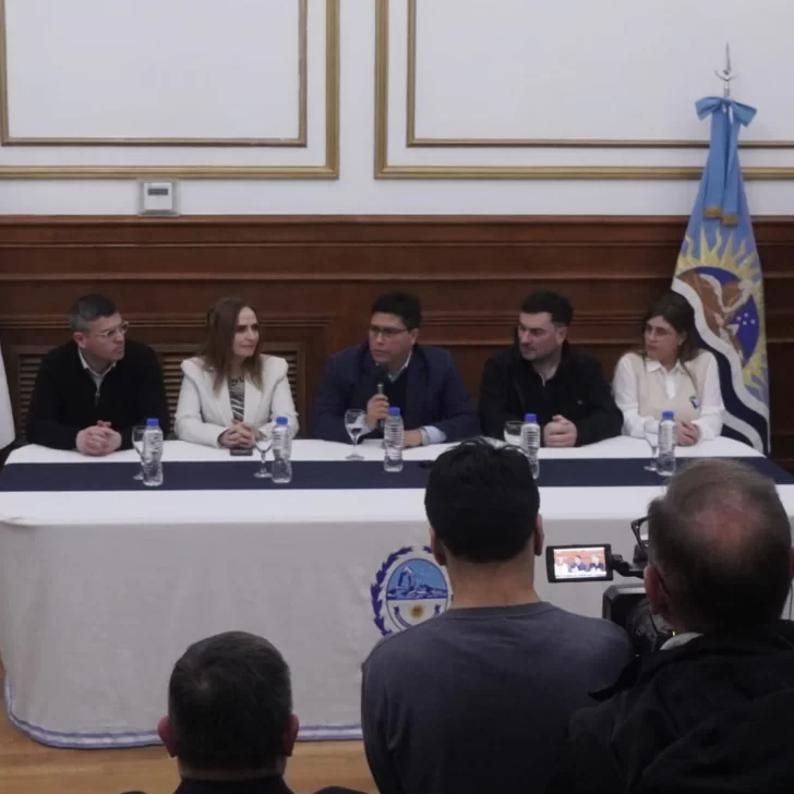 Cuatro empresas se presentaron para reconstruir el muelle de Puerto Deseado con una inversión de $12.821 millones del Fondo Unirse Cuatro empresas se presentaron para reconstruir el muelle de Puerto Deseado con una inversión de $12.821 millones del Fondo Unirse
