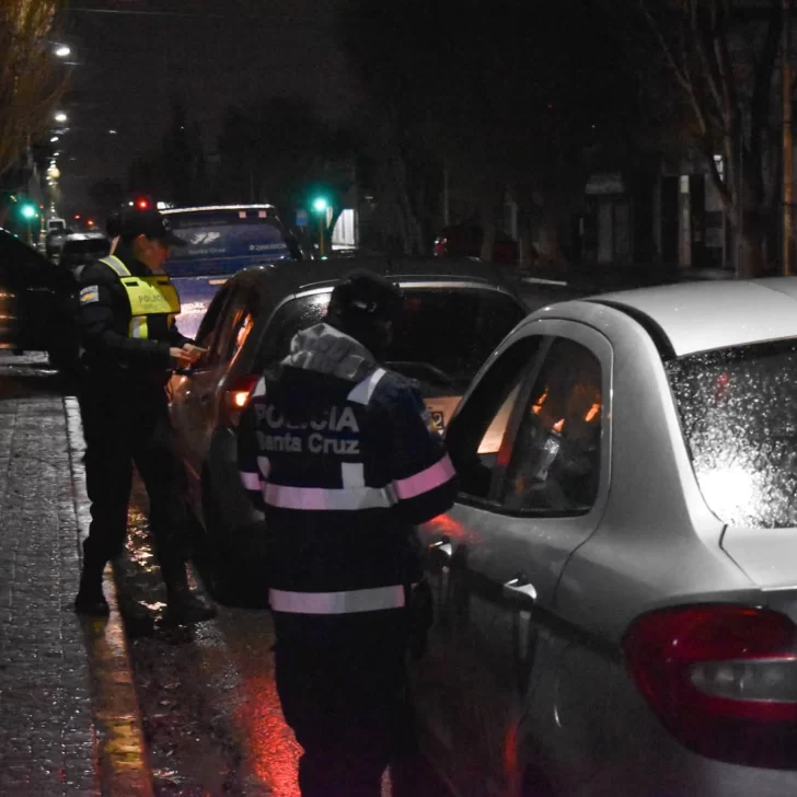 La Policía desplegó un amplio operativo con controles y patrullajes durante todo el fin de semana en Río Gallegos La Policía desplegó un amplio operativo con controles y patrullajes durante todo el fin de semana en Río Gallegos