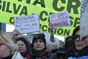 Con críticas al Gobierno nacional, en Río Gallegos se marchó en contra de la reforma de la Ley de Tierras Con críticas al Gobierno nacional, en Río Gallegos se marchó en contra de la reforma de la Ley de Tierras
