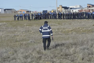 Con casi un centenar de cadetes, se intensificaron los rastrillajes para encontrar a César Agustín Aguilar Pérez y Alfredo Abel Morales Con casi un centenar de cadetes, se intensificaron los rastrillajes para encontrar a César Agustín Aguilar Pérez y Alfredo Abel Morales