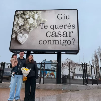 “¿Te querés casar conmigo?”: la propuesta de matrimonio que sorprendió a los vecinos en pleno centro de Río Gallegos