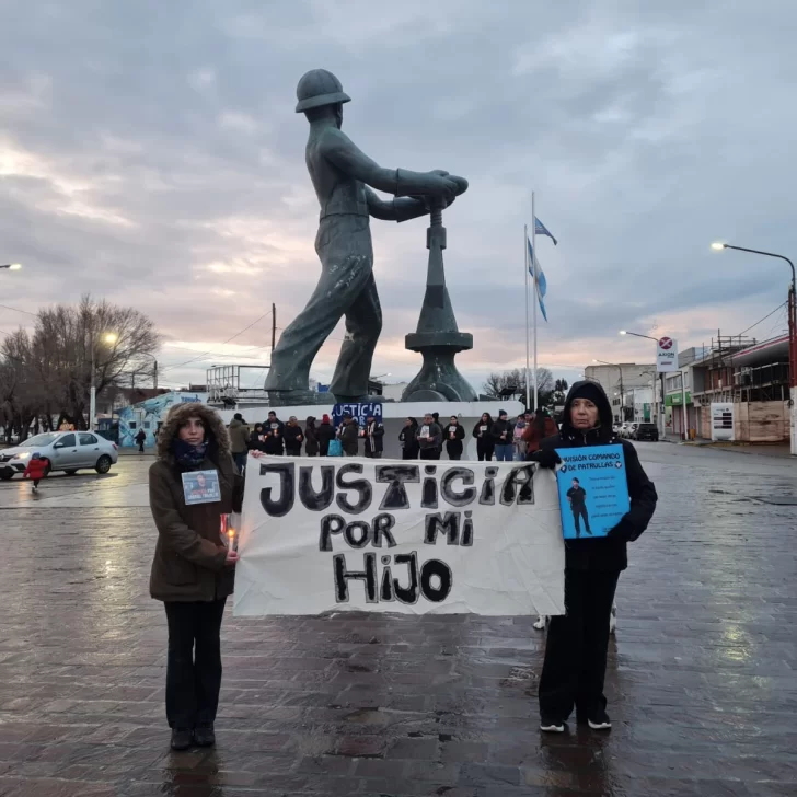 Dolor y acompañamiento: la familia de Gabriel Trujillo marchó para pedir justicia y cambio de caratula Dolor y acompañamiento: la familia de Gabriel Trujillo marchó para pedir justicia y cambio de caratula